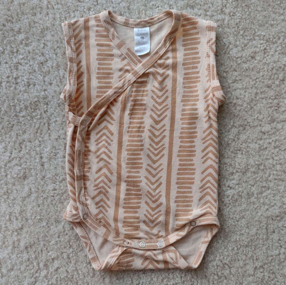 Kate Quinn Cute Beige Chevron Print Kimono Style Onesie 0-3 Months